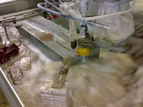 Pezzo tagliato con il waterjet 16