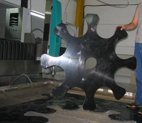 Pezzo tagliato con il waterjet 29