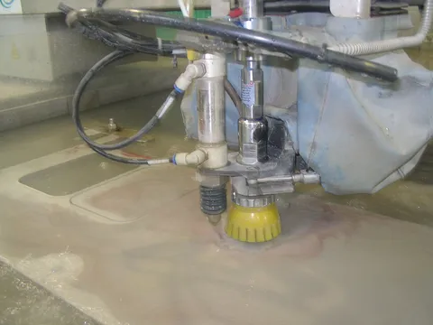 Pezzo tagliato con il waterjet 4